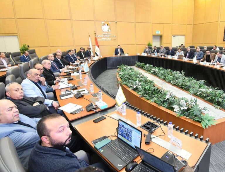 وزير الإسكان ومتابعة تنفيذ مشروعات حياة كريمة