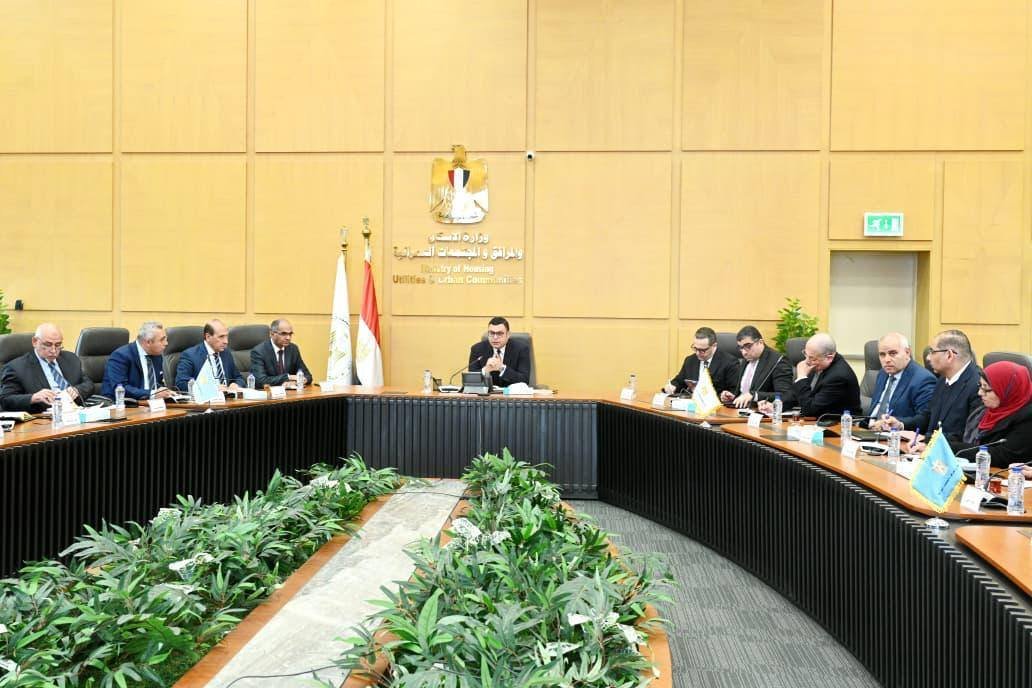 وزير الإسكان وقيادات الوزارة