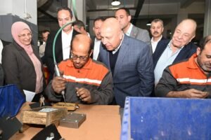 وزير الصناعة يتفقد مصانع هندسية بالعاشر من رمضان 2026