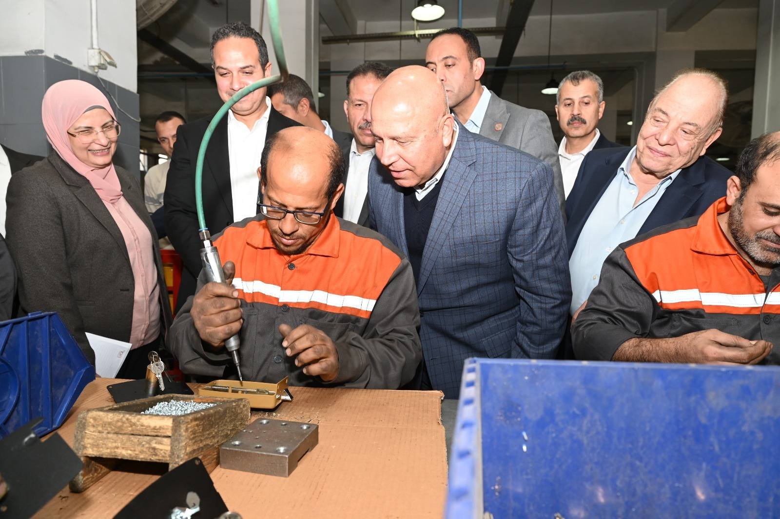 وزير الصناعة يتفقد مصانع هندسية بالعاشر من رمضان 2026