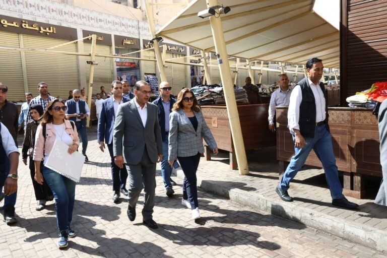وزيرة التنمية المحلية في سوق العتبة